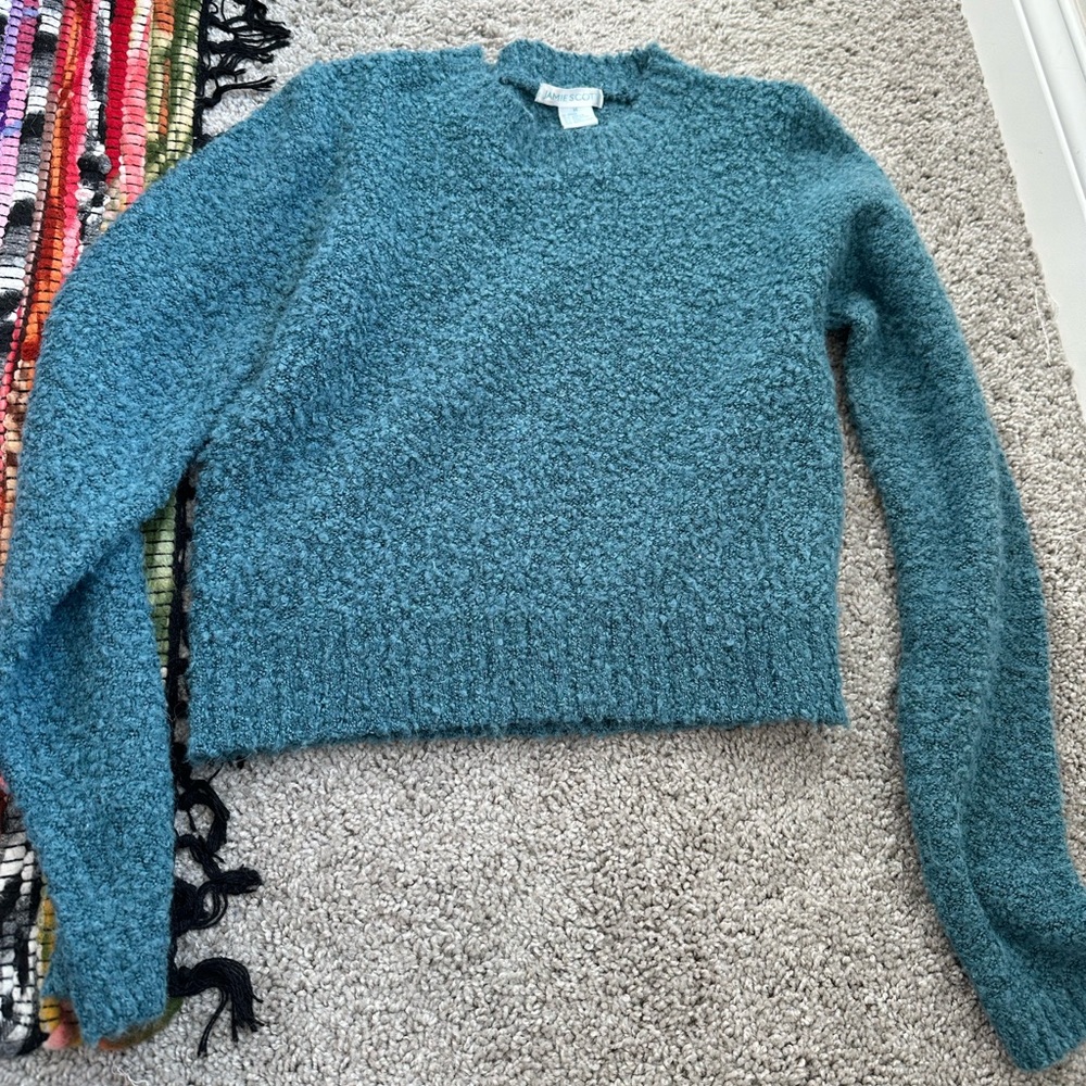 women’s turquoise sweater